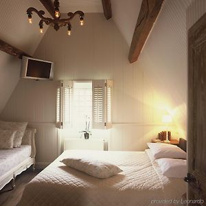 Kleine Kamer met een King Size Bed